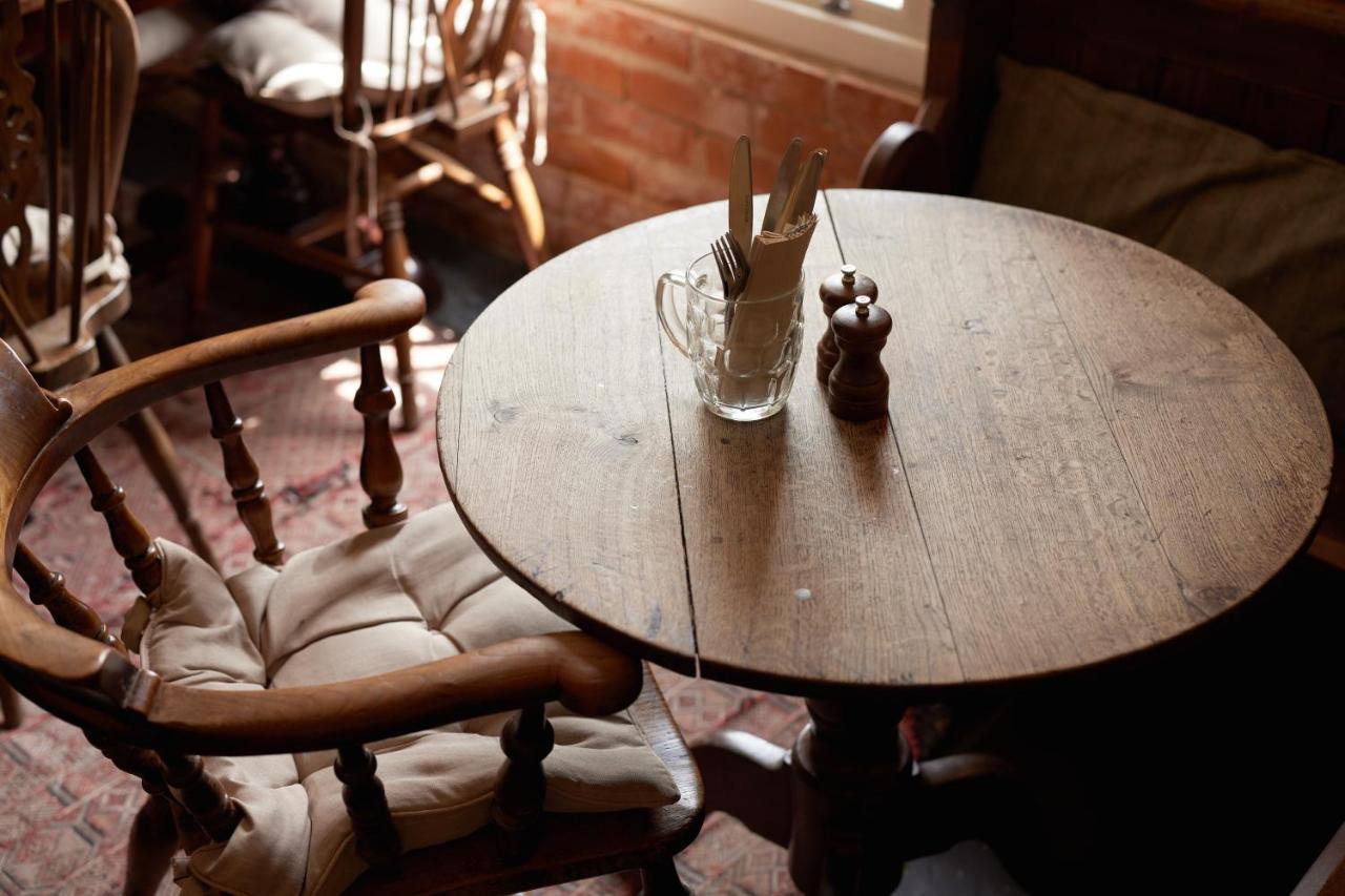 The Dog & Gun Inn Netheravon Dış mekan fotoğraf