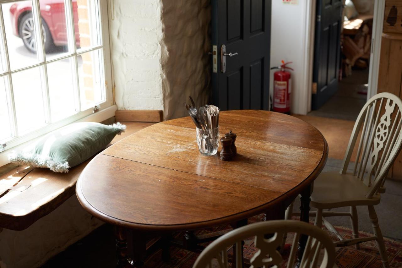 The Dog & Gun Inn Netheravon Dış mekan fotoğraf